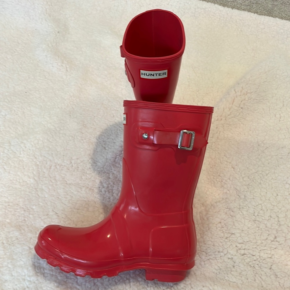 Hunter rain boots, bright pink, women’s size 6.